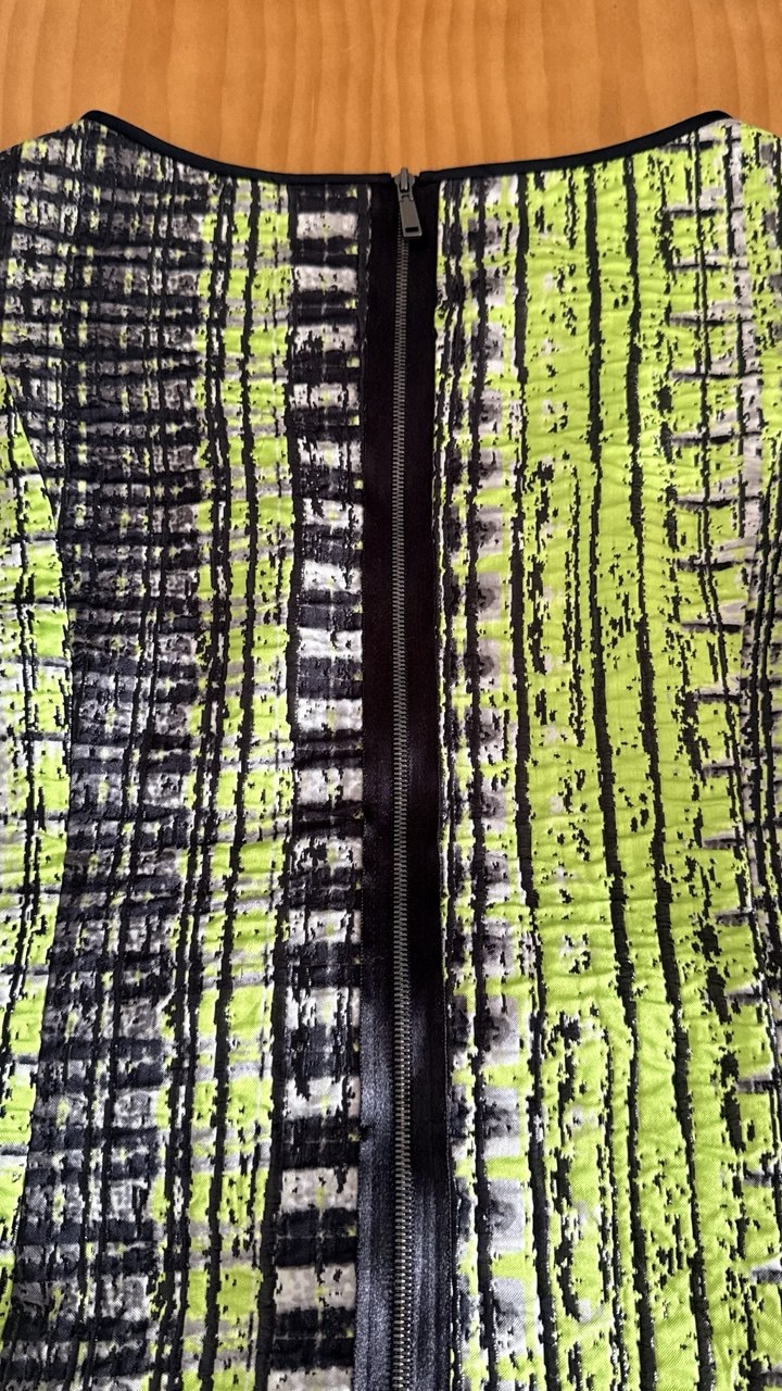 - Vestido  estampado gráfico Elie Tahari • Talla L