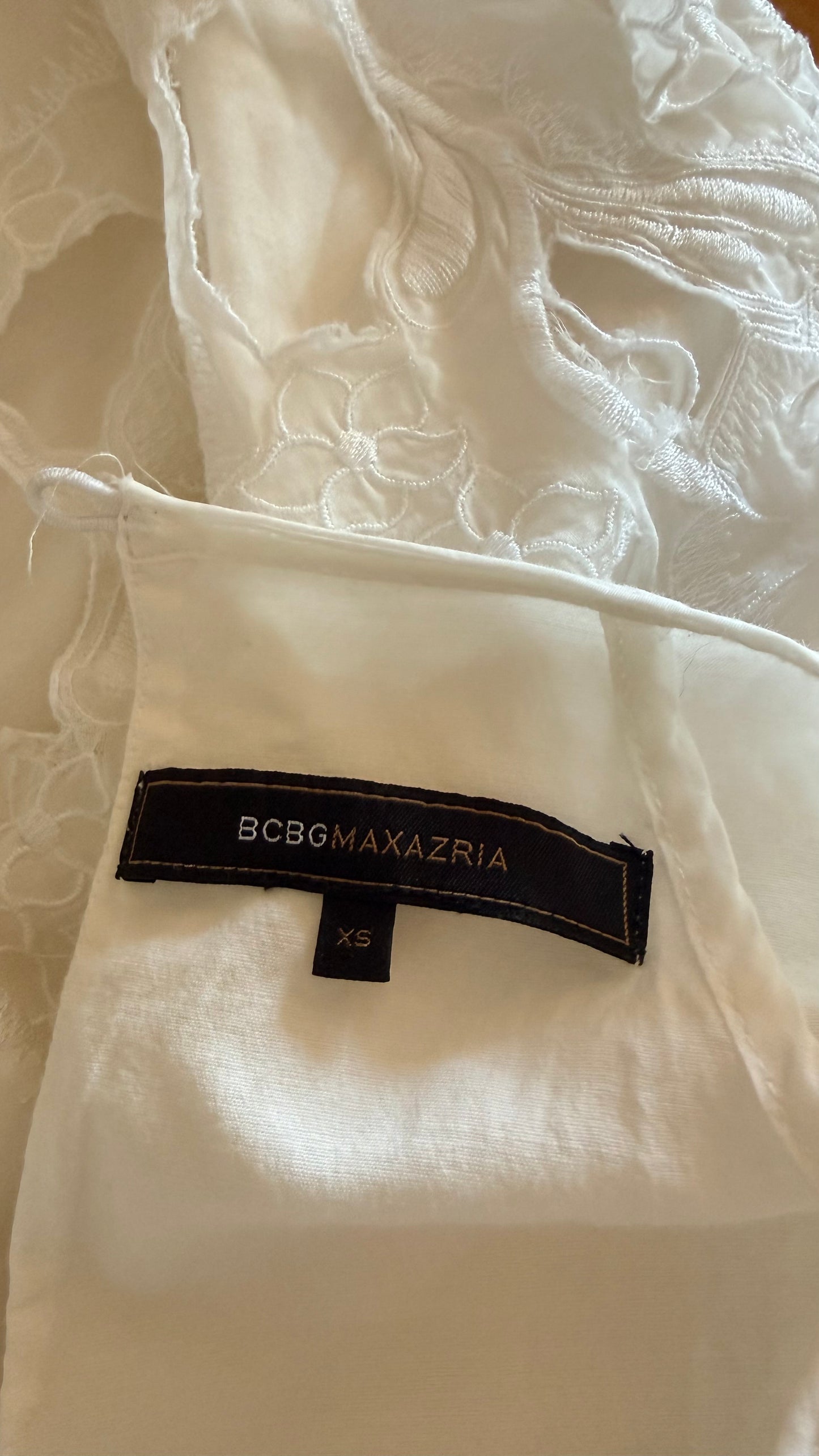 - Vestido bordado BCBGMAXAZRIA• Talla XS