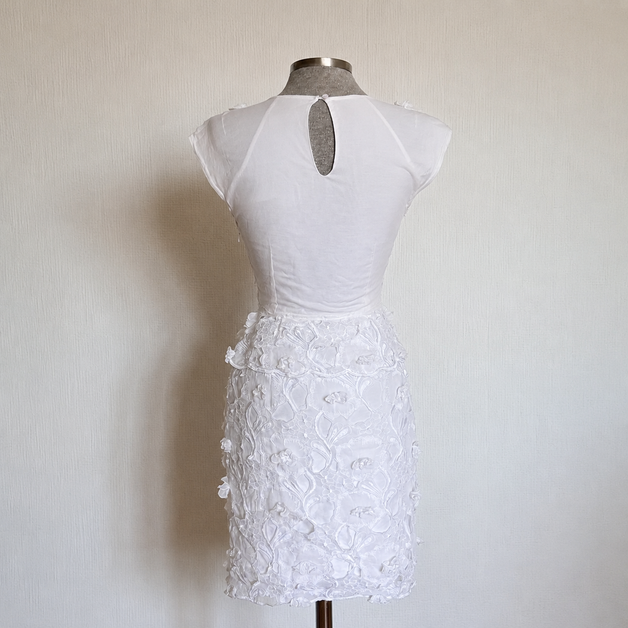 - Vestido bordado BCBGMAXAZRIA• Talla XS