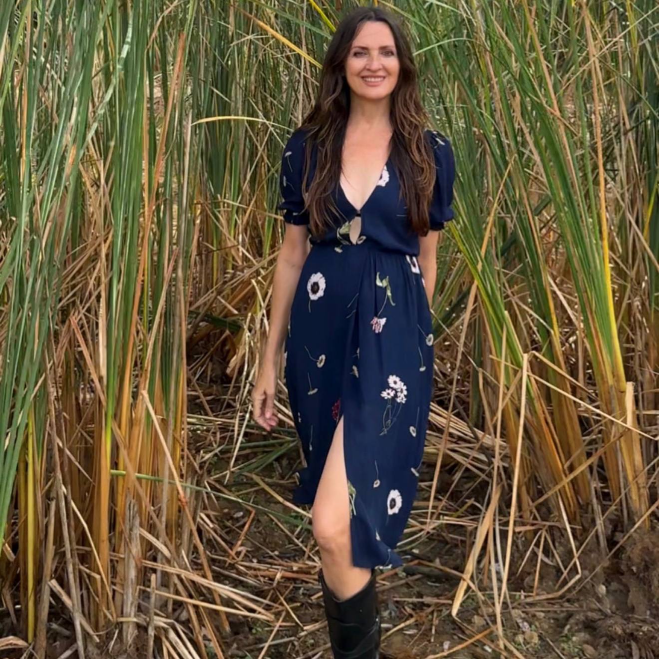 Vestido floral azul marino Reformation • Talla S
