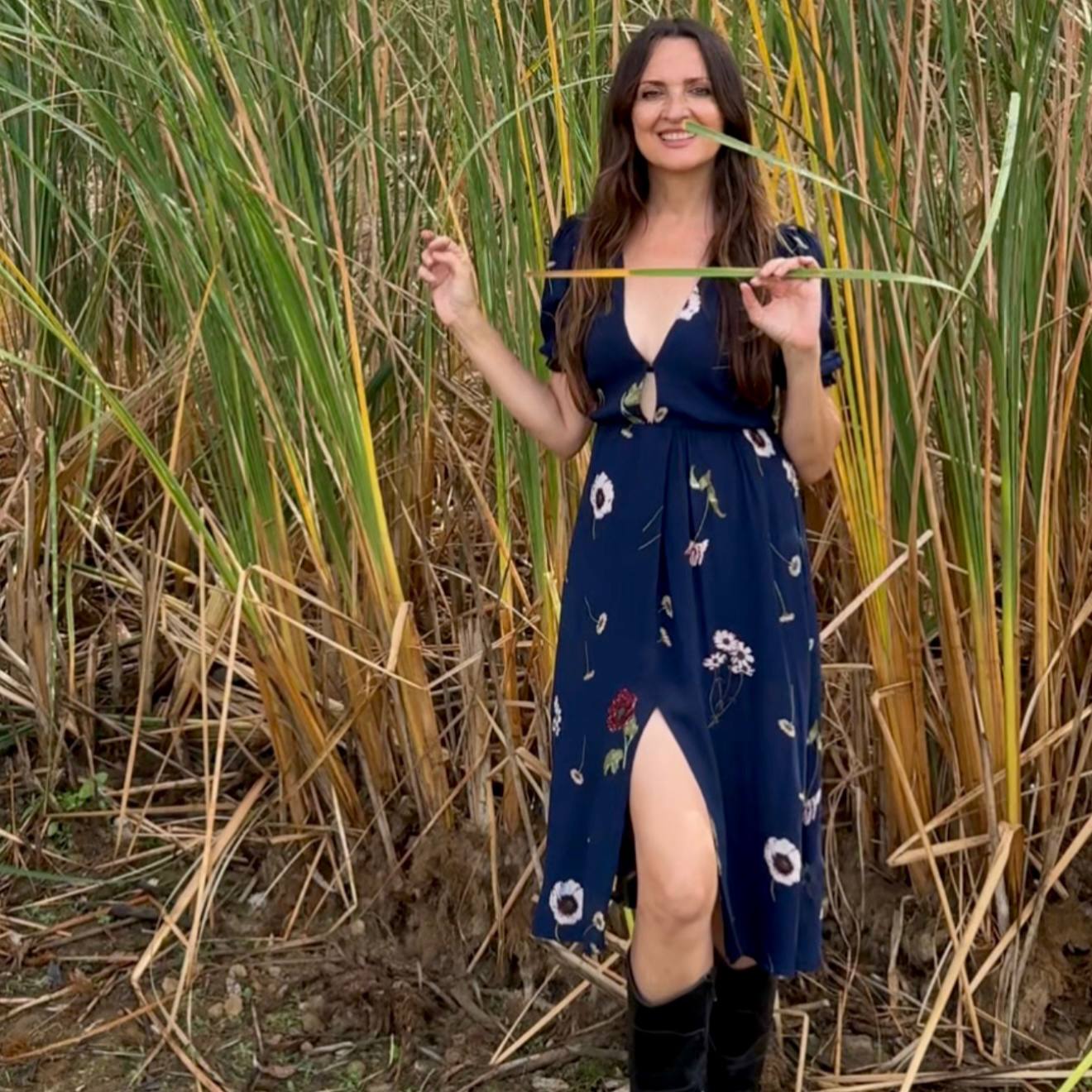 Vestido floral azul marino Reformation • Talla S